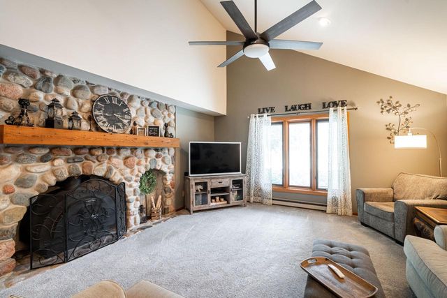 3278 S Acredale COURT, New Berlin, WI 53151