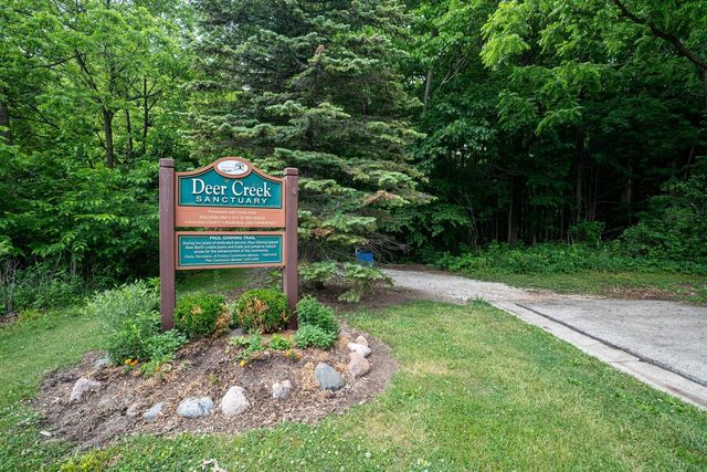 3278 S Acredale COURT, New Berlin, WI 53151
