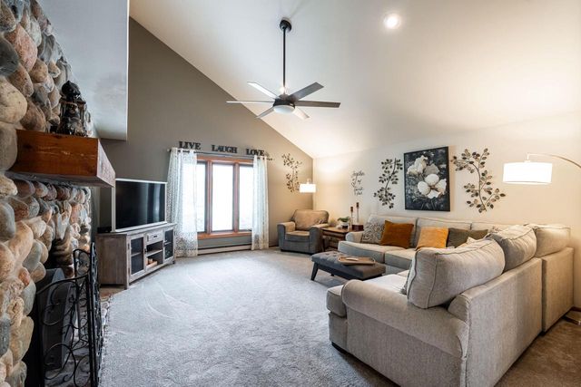 3278 S Acredale COURT, New Berlin, WI 53151