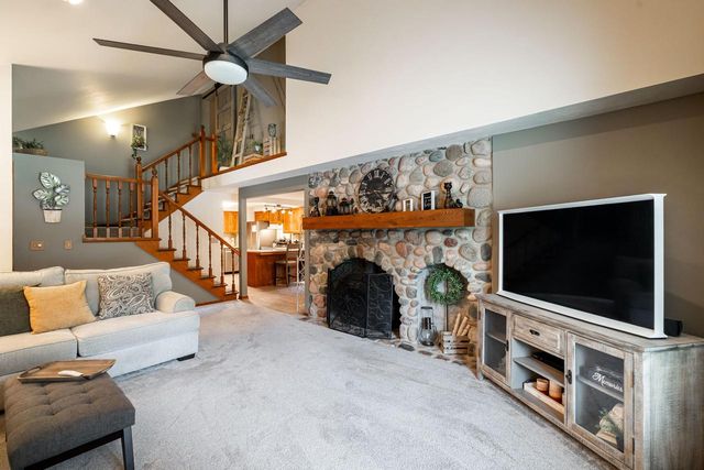 3278 S Acredale COURT, New Berlin, WI 53151