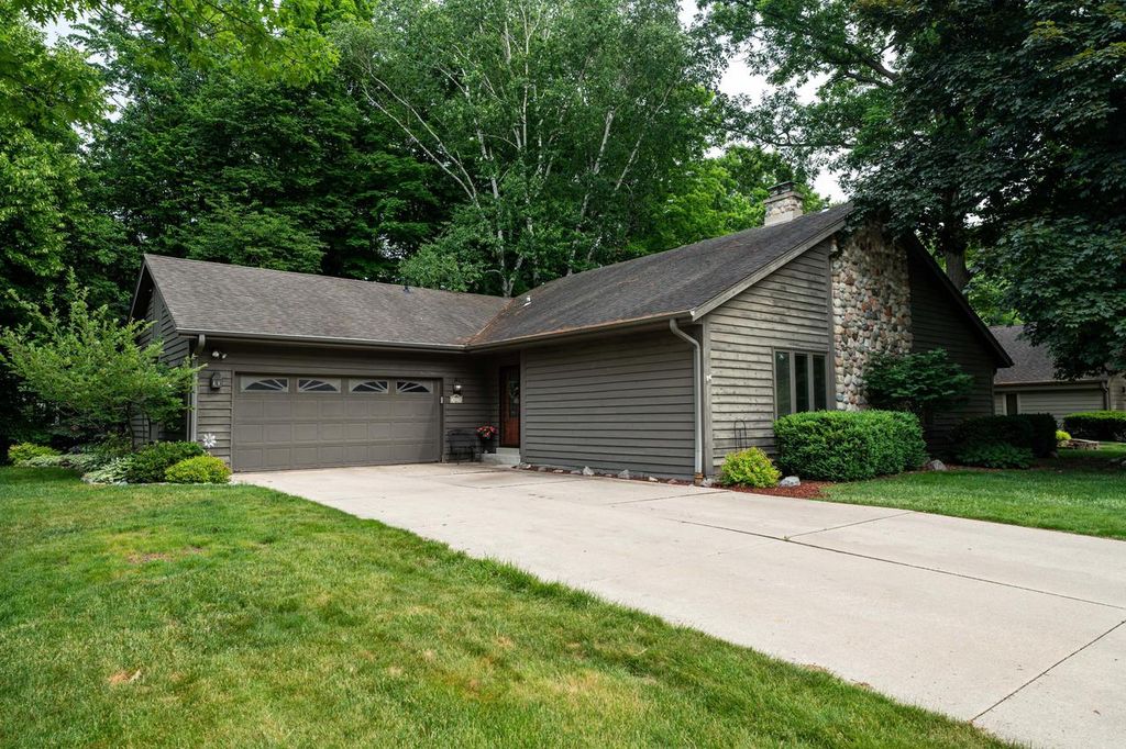 3278 S Acredale COURT, New Berlin, WI 53151