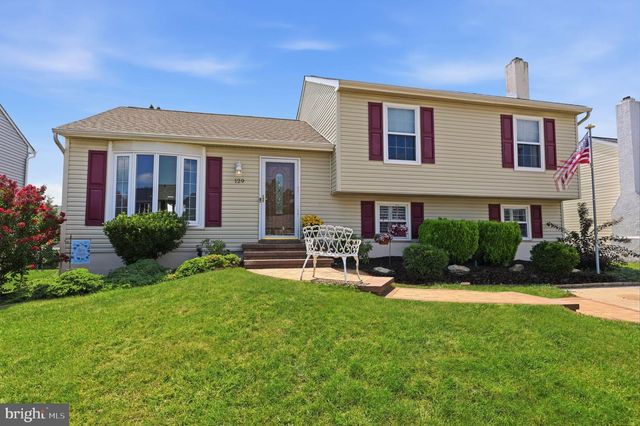 129 INDEPENDENCE DR, Morrisville, PA 19067