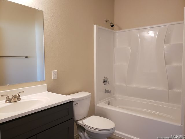 208 CRESTVIEW LN, Spring Branch, TX 78070