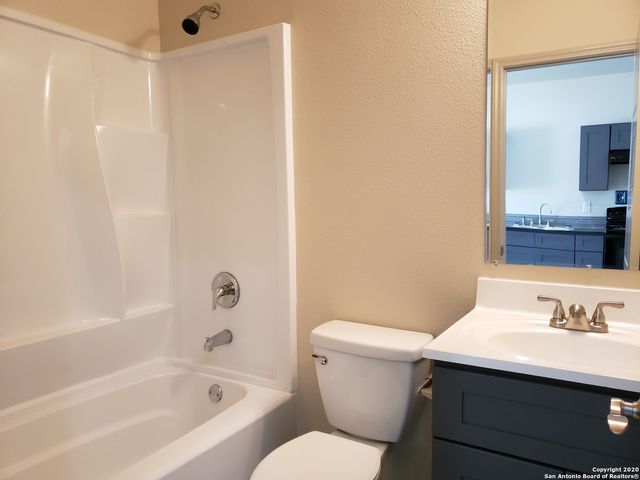 208 CRESTVIEW LN, Spring Branch, TX 78070