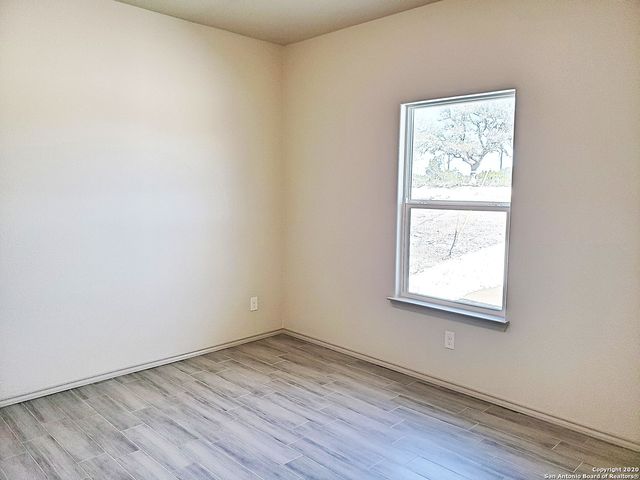 208 CRESTVIEW LN, Spring Branch, TX 78070