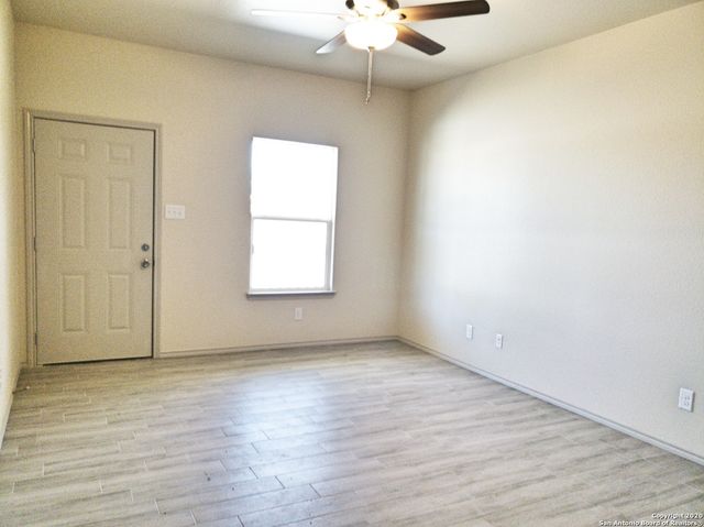 208 CRESTVIEW LN, Spring Branch, TX 78070