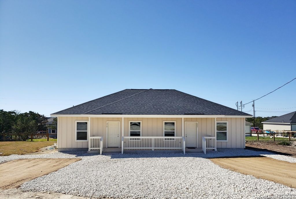 208 CRESTVIEW LN, Spring Branch, TX 78070