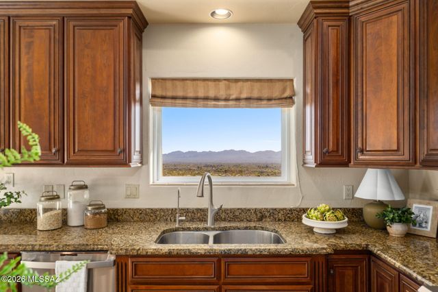 8750 N Glenhurst Place, Oro Valley, AZ 85704