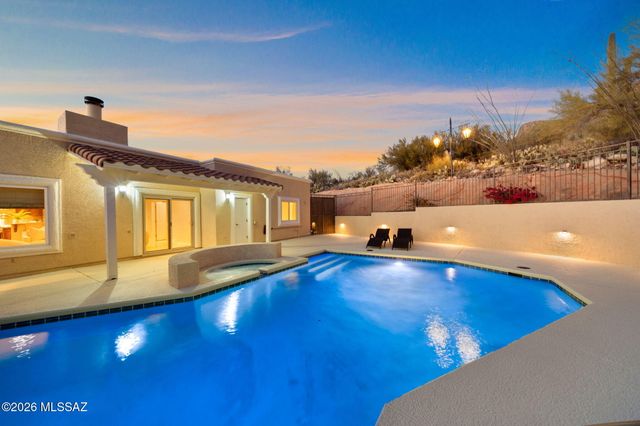 8750 N Glenhurst Place, Oro Valley, AZ 85704