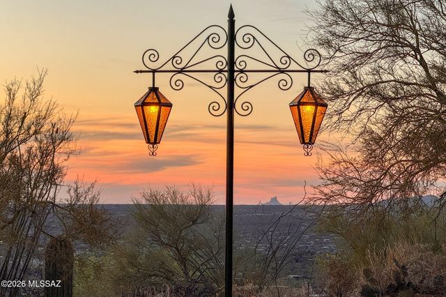 8750 N Glenhurst Place, Oro Valley, AZ 85704