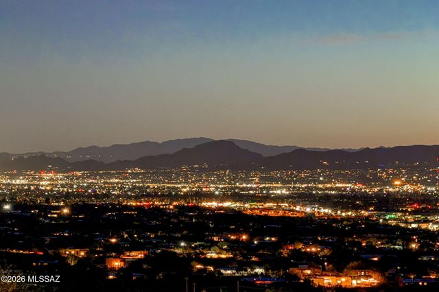 8750 N Glenhurst Place, Oro Valley, AZ 85704