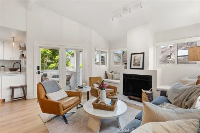 617 Acacia Avenue, Corona Del Mar, CA 92625