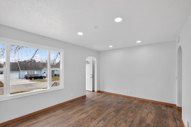 819 Easton Avenue, Waterloo, IA 50702