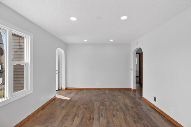 819 Easton Avenue, Waterloo, IA 50702