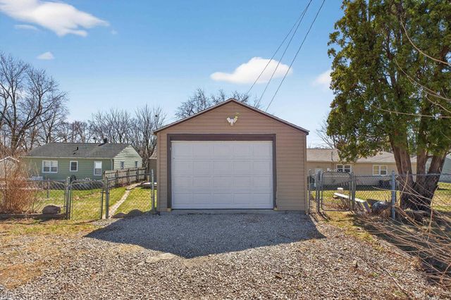 819 Easton Avenue, Waterloo, IA 50702