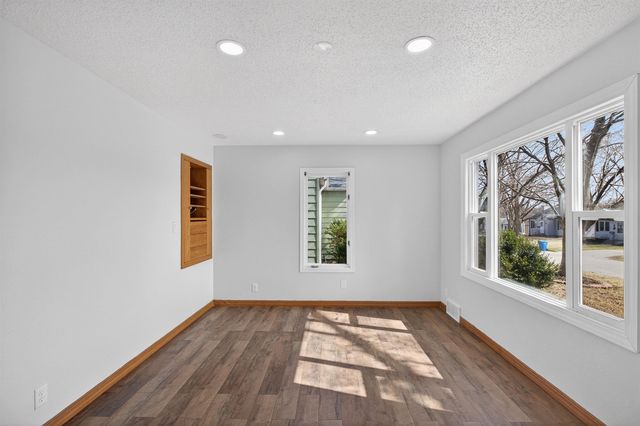 819 Easton Avenue, Waterloo, IA 50702