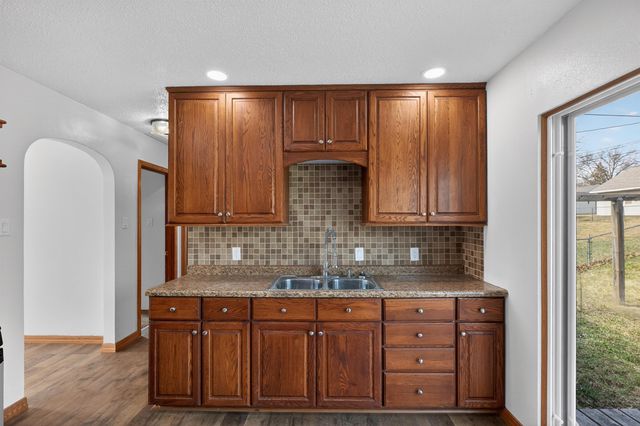 819 Easton Avenue, Waterloo, IA 50702