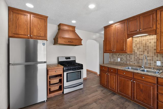 819 Easton Avenue, Waterloo, IA 50702