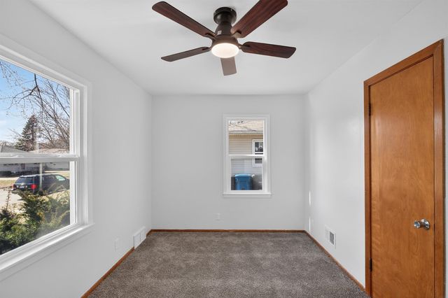 819 Easton Avenue, Waterloo, IA 50702