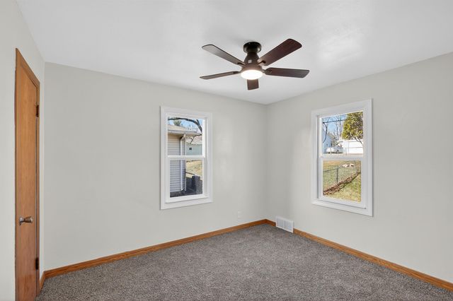 819 Easton Avenue, Waterloo, IA 50702