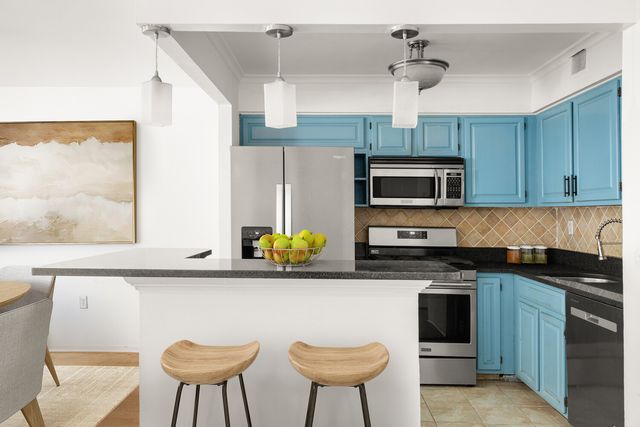 904 GATES Avenue, New York City, NY 11221