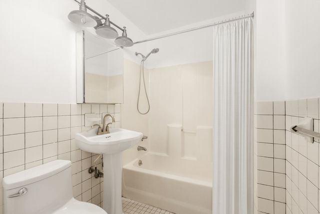 904 GATES Avenue, New York City, NY 11221