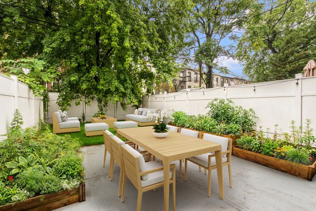 904 GATES Avenue, New York City, NY 11221