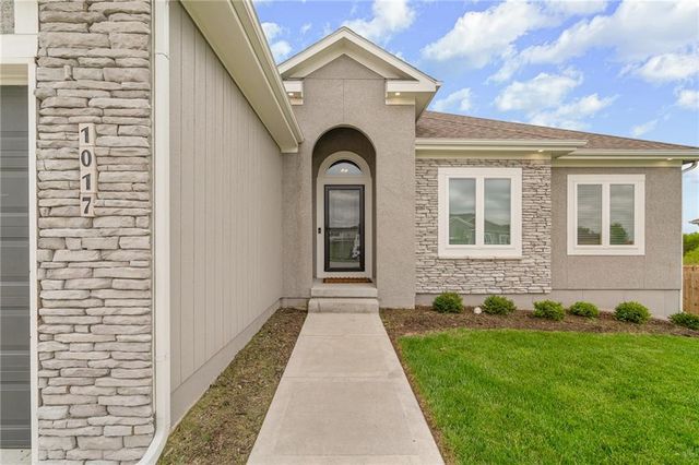 1017 Fox Trot Drive, Odessa, MO 64076