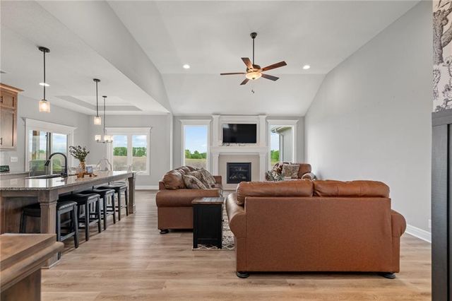 1017 Fox Trot Drive, Odessa, MO 64076