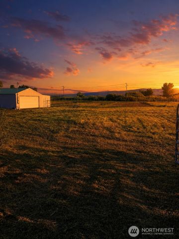 300 Wade Road, Thorp, WA 98946