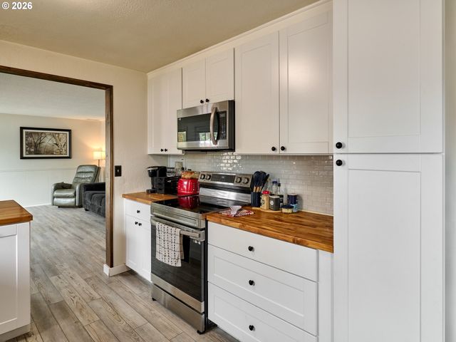 900 IVY Way, Keizer, OR 97303