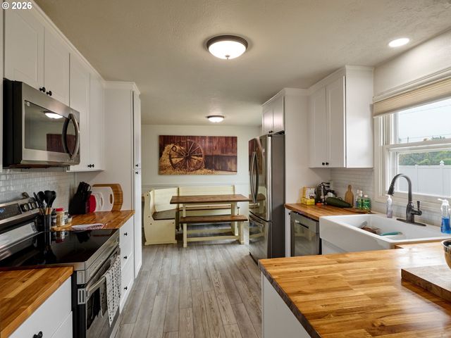 900 IVY Way, Keizer, OR 97303