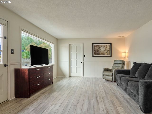 900 IVY Way, Keizer, OR 97303