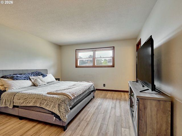 900 IVY Way, Keizer, OR 97303