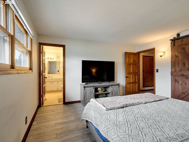 900 IVY Way, Keizer, OR 97303
