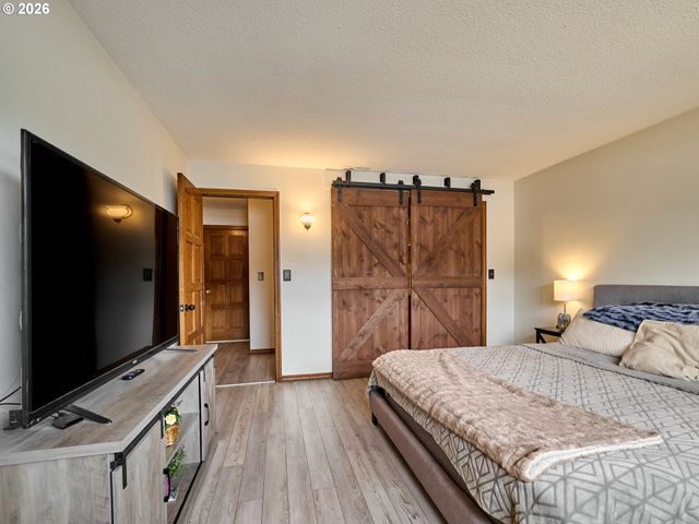900 IVY Way, Keizer, OR 97303