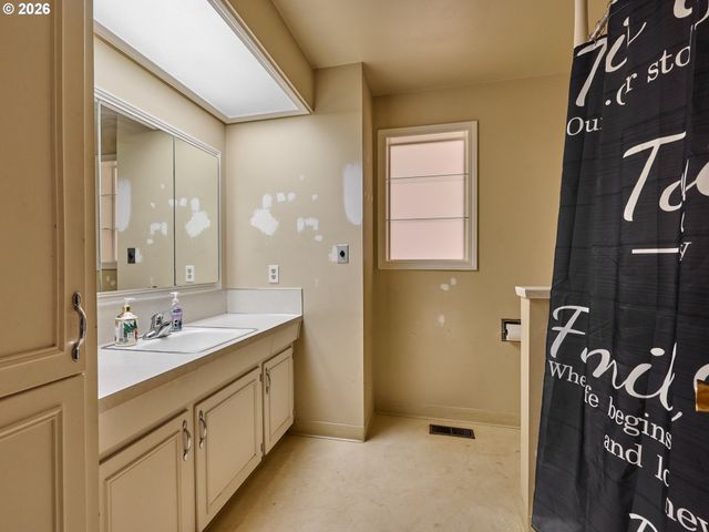 900 IVY Way, Keizer, OR 97303