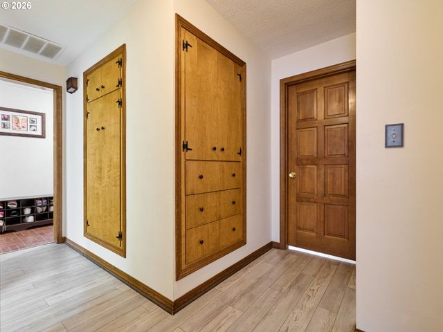 900 IVY Way, Keizer, OR 97303