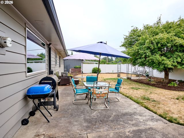 900 IVY Way, Keizer, OR 97303