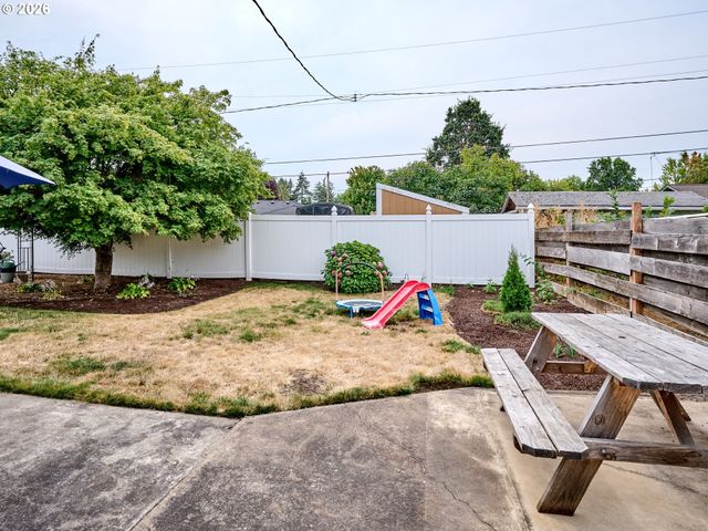 900 IVY Way, Keizer, OR 97303