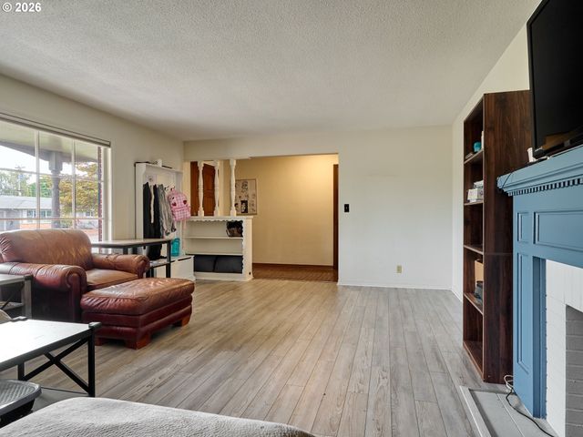 900 IVY Way, Keizer, OR 97303
