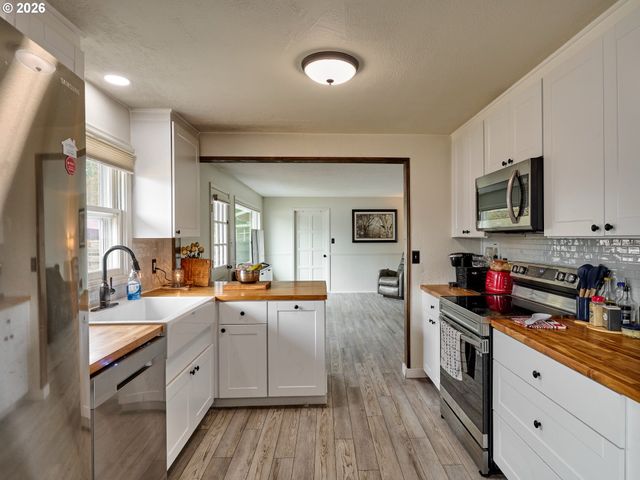 900 IVY Way, Keizer, OR 97303