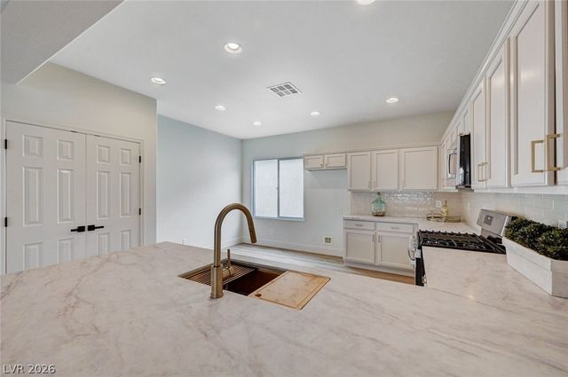 8916 El Diablo Street, Las Vegas, NV 89131