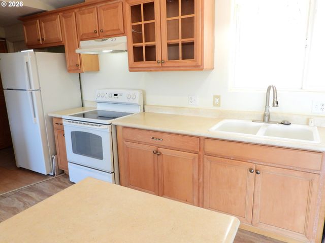 614 VINE St, White Salmon, WA 98672