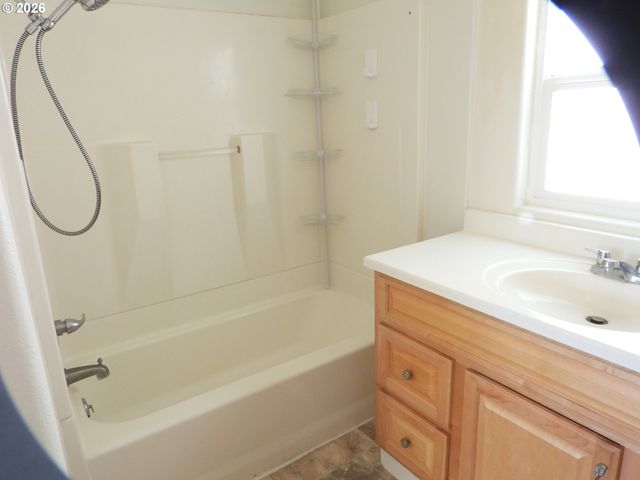 614 VINE St, White Salmon, WA 98672