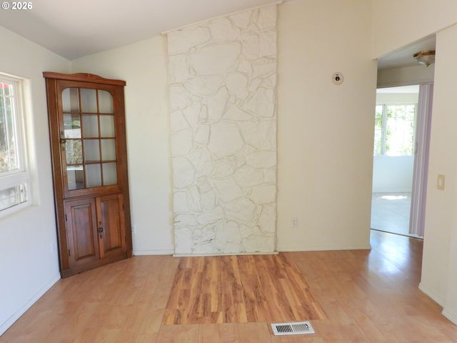 614 VINE St, White Salmon, WA 98672