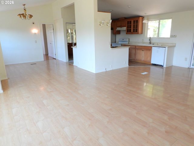 614 VINE St, White Salmon, WA 98672