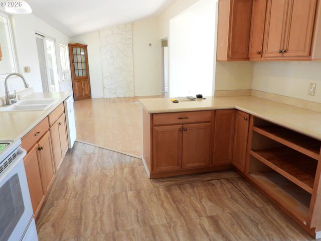 614 VINE St, White Salmon, WA 98672