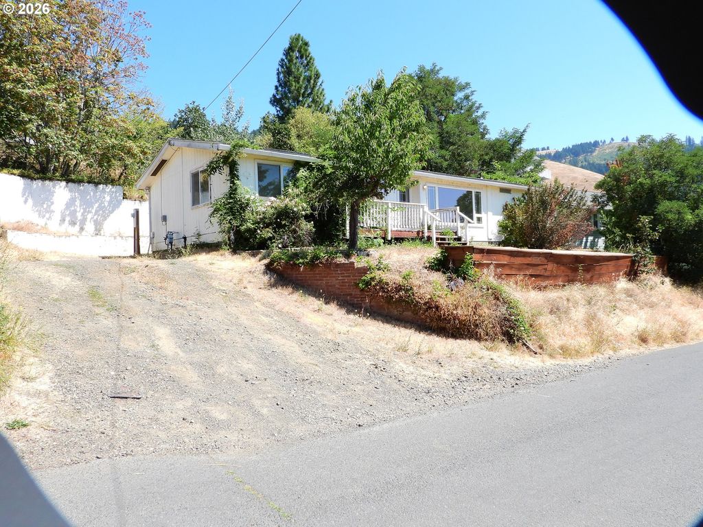 614 VINE St, White Salmon, WA 98672