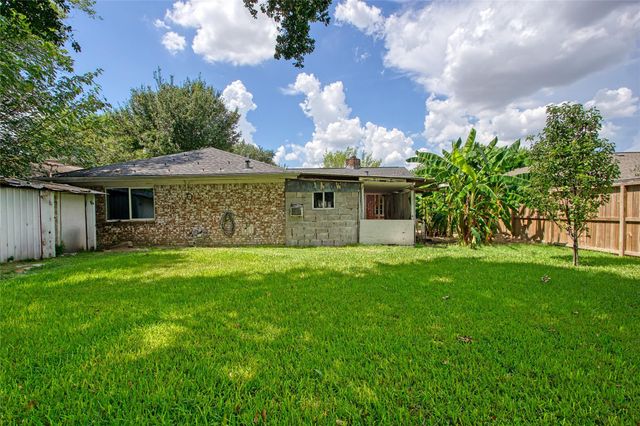 346 Saddle Horn Drive, Houston, TX 77060